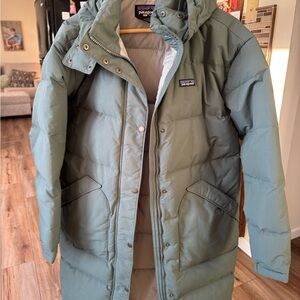Patagonia women’s Olive Puffer Coat
